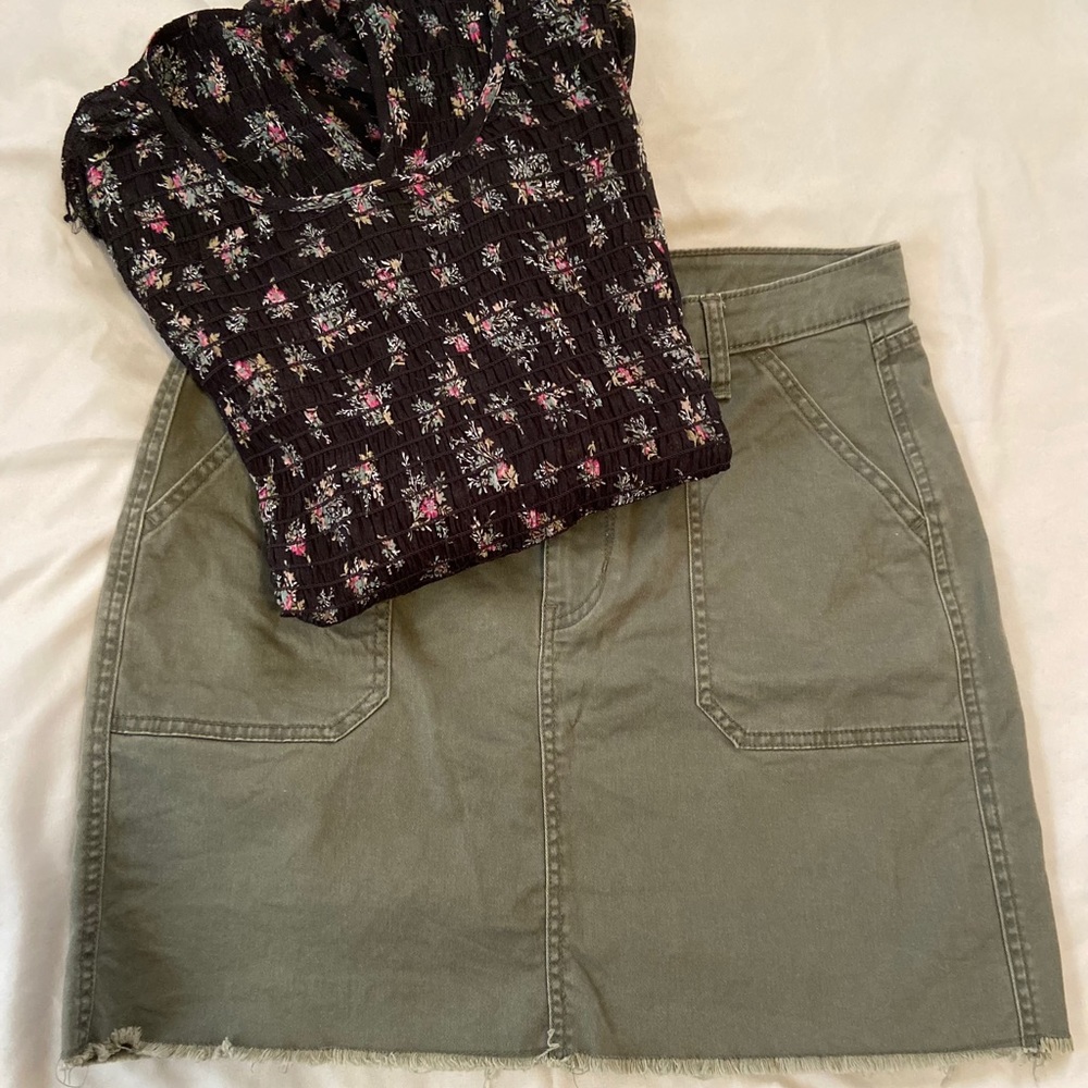 Universal thread olive green skirt. Unfinished hem